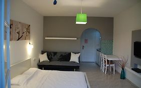 Handrina Studios